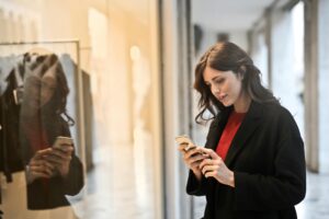 Online Shopping vs In-Store Shopping Statistics for the UK in 2025